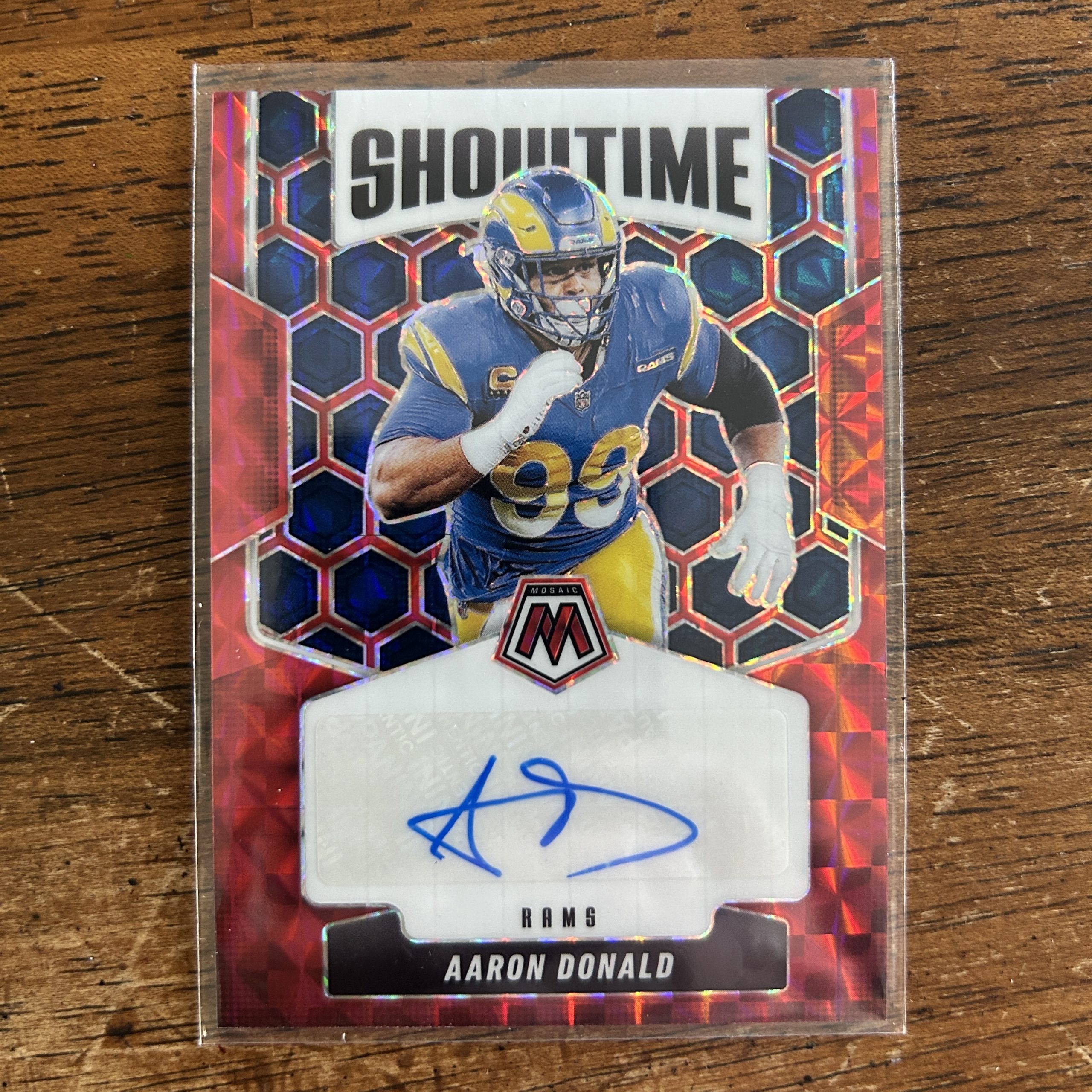 Aaron Donald Pack w/SP Auto /199, Lot of 9 Football Cards, Curated Selection, Autograph (inv1) - Image 4