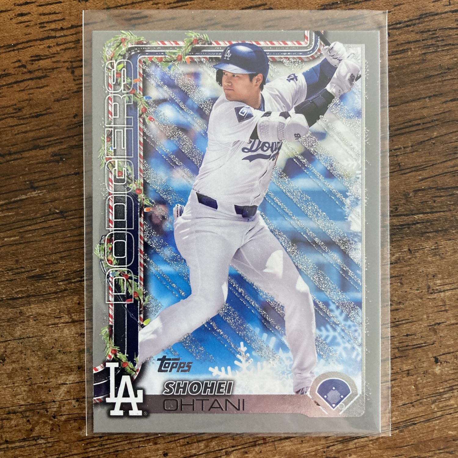 Shohei Ohtani Pack w/SP Holiday Silver Glitter, Lot of 5 Baseball Cards (518_1) - Image 4